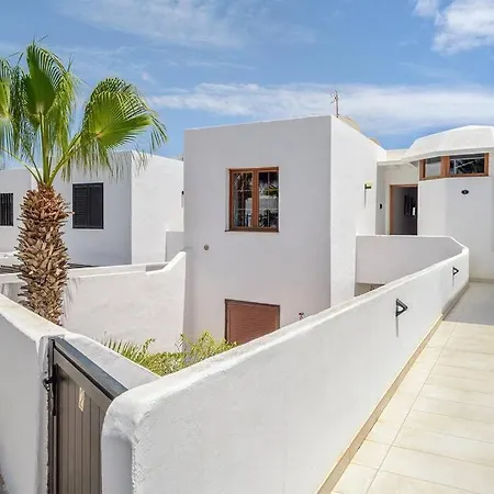 Lovely With Sea And Mountain Views Apartment Tias