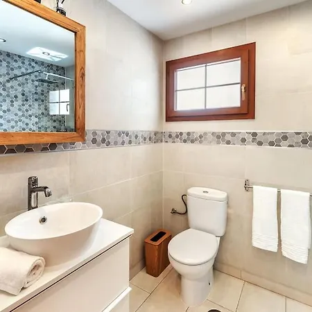 Lovely With Sea And Mountain Views Διαμέρισμα